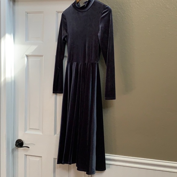 Soprano velvet midi dress. - Picture 5 of 8
